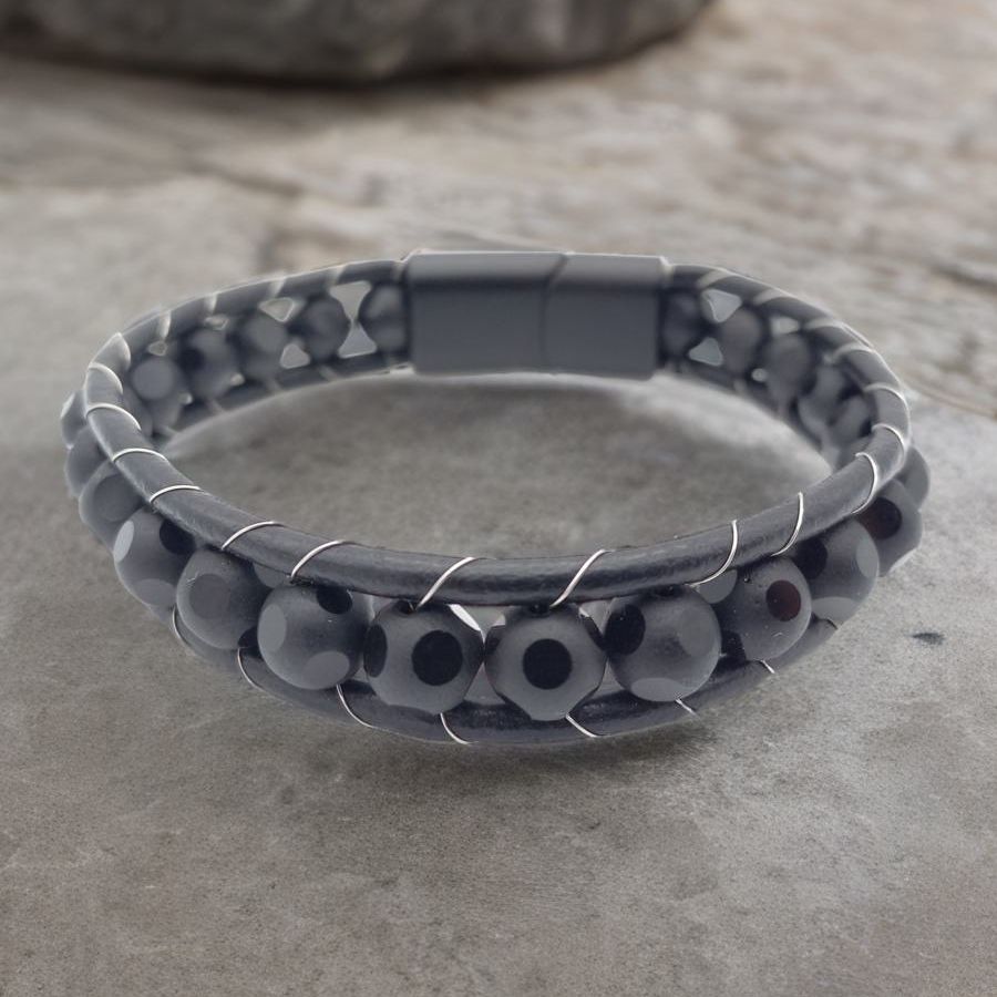 Купить Оникс ограненный, кожа, сталь. Браслет мужской / женский кожаный из натуральных камней Оникс ограненный (арт. DMBR006)