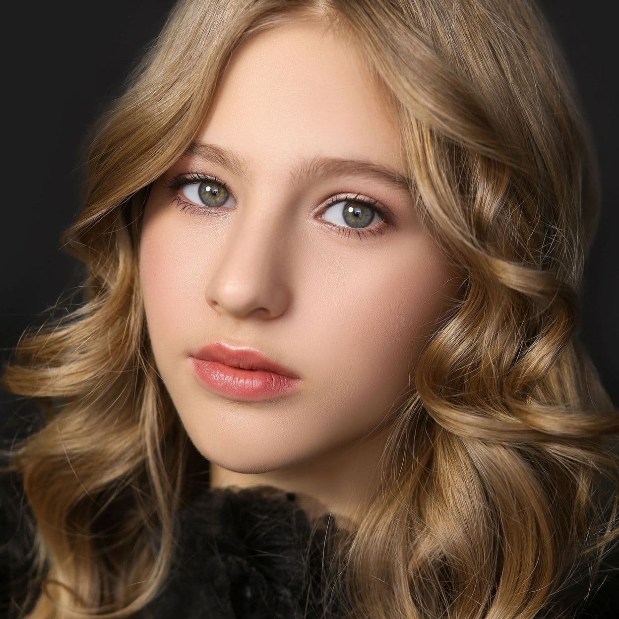 Купить Электронный журнал RAAMAT Magazine March 2025 Teen&Kids Edition Issue 1