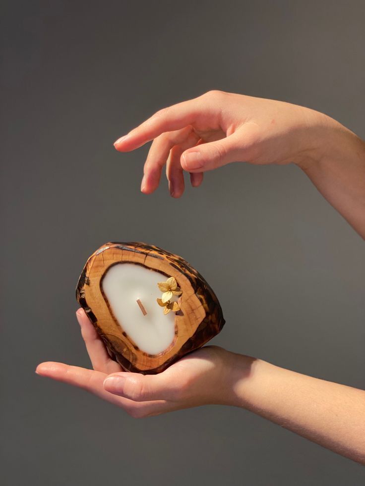 Купить Свеча в деревянном подсвечнике до 300 мл