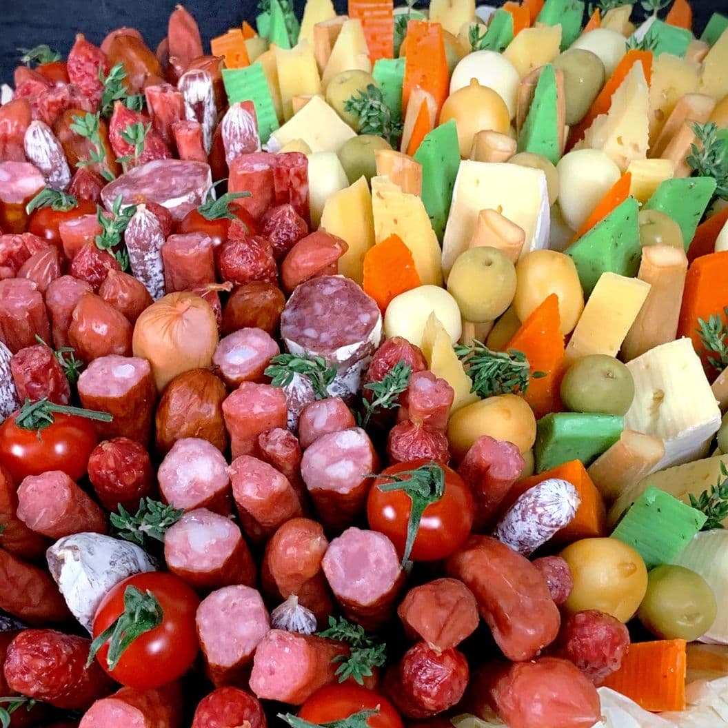 Купить Корзина из колбасы и сыра арт. 221