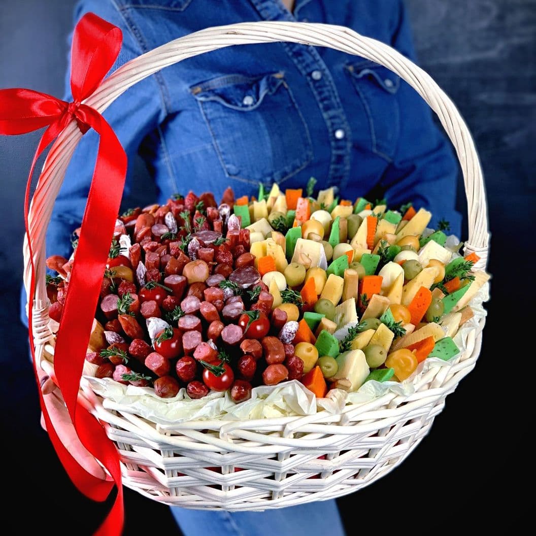 Купить Корзина из колбасы и сыра арт. 221