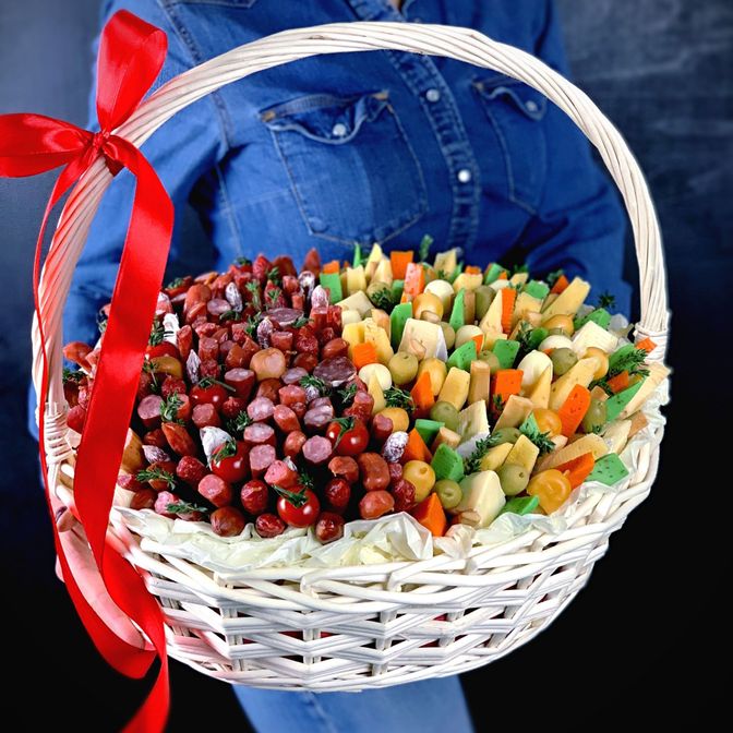 Колбасный букет с орешками