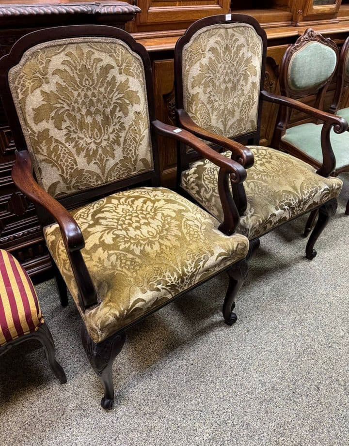 Купить Старинные парные кресла