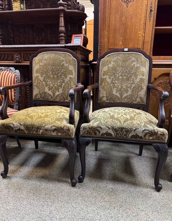 Купить Старинные парные кресла