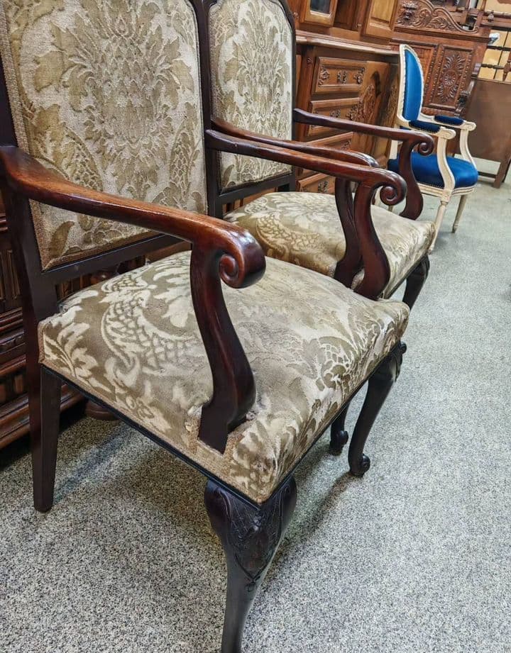 Купить Старинные парные кресла