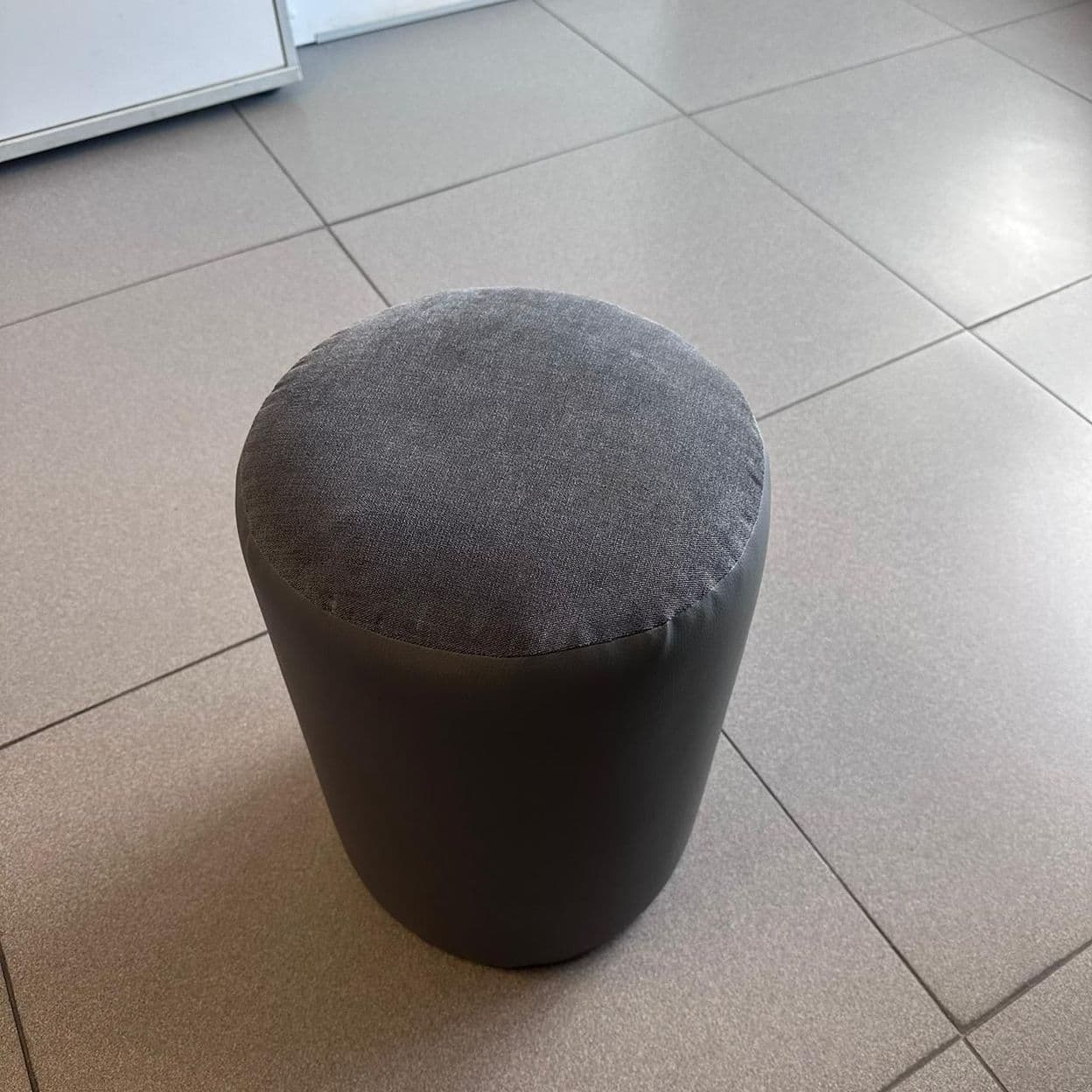 Купить Серый пуф