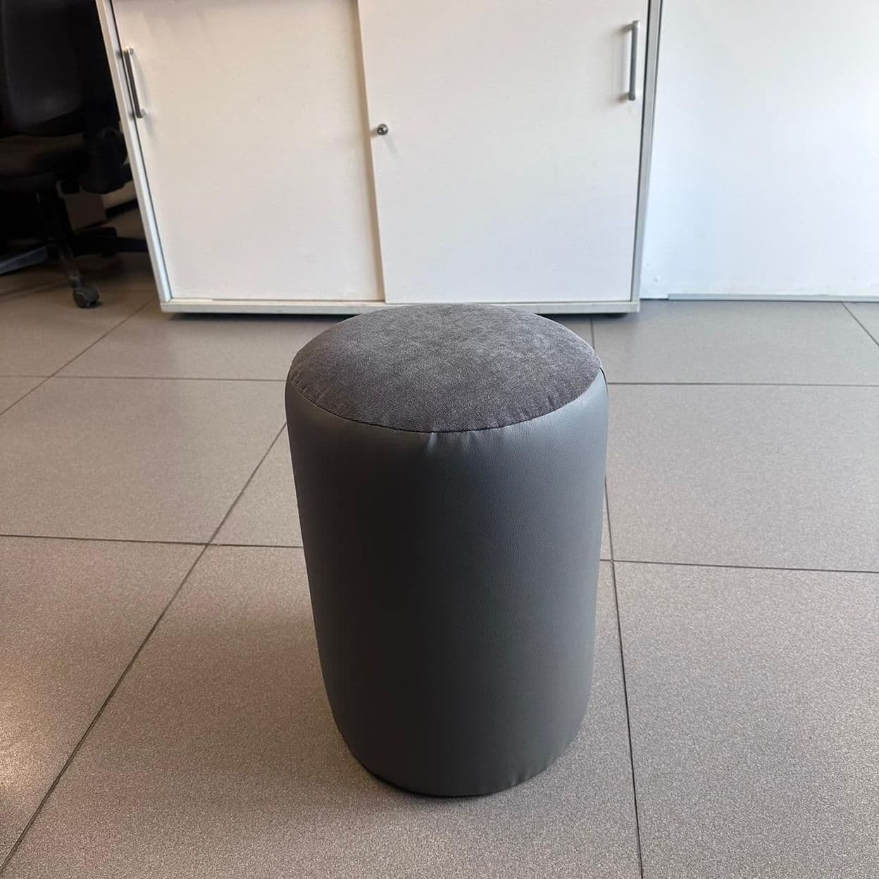 Купить Серый пуф