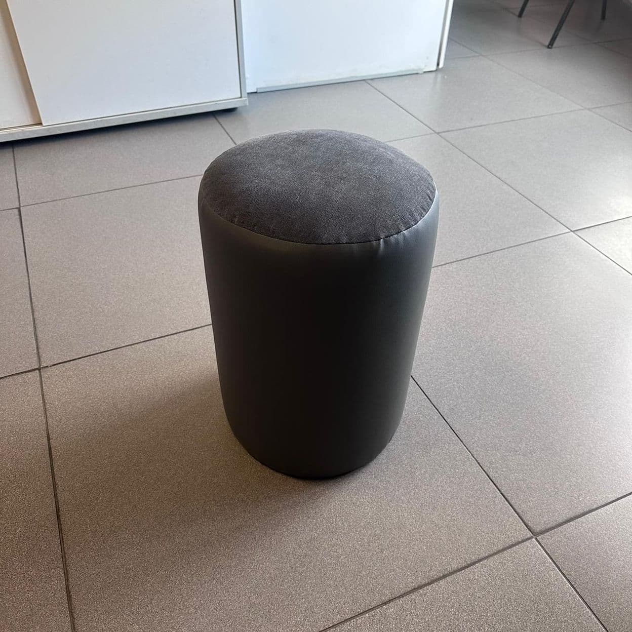 Купить Серый пуф