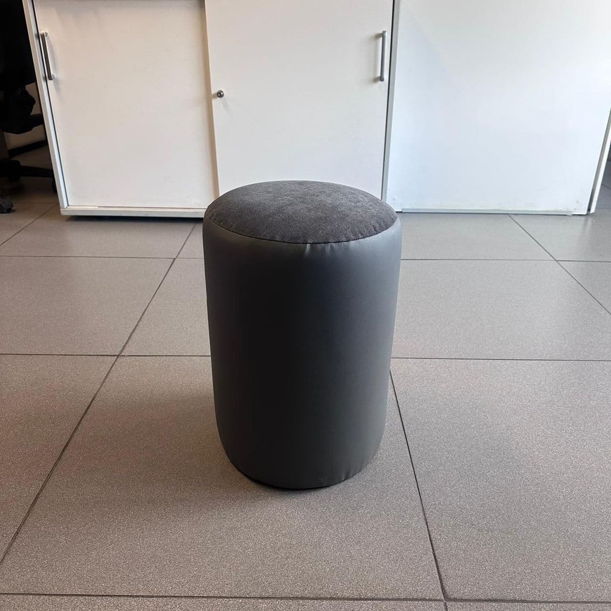 Купить Серый пуф