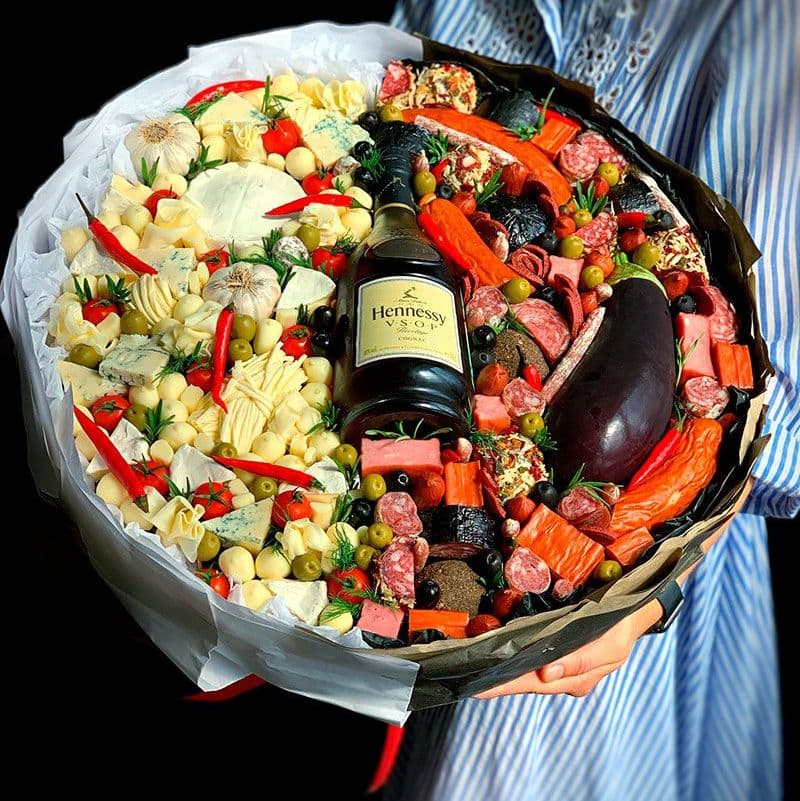 Купить Букет гигант из колбасок и сыров арт. 319