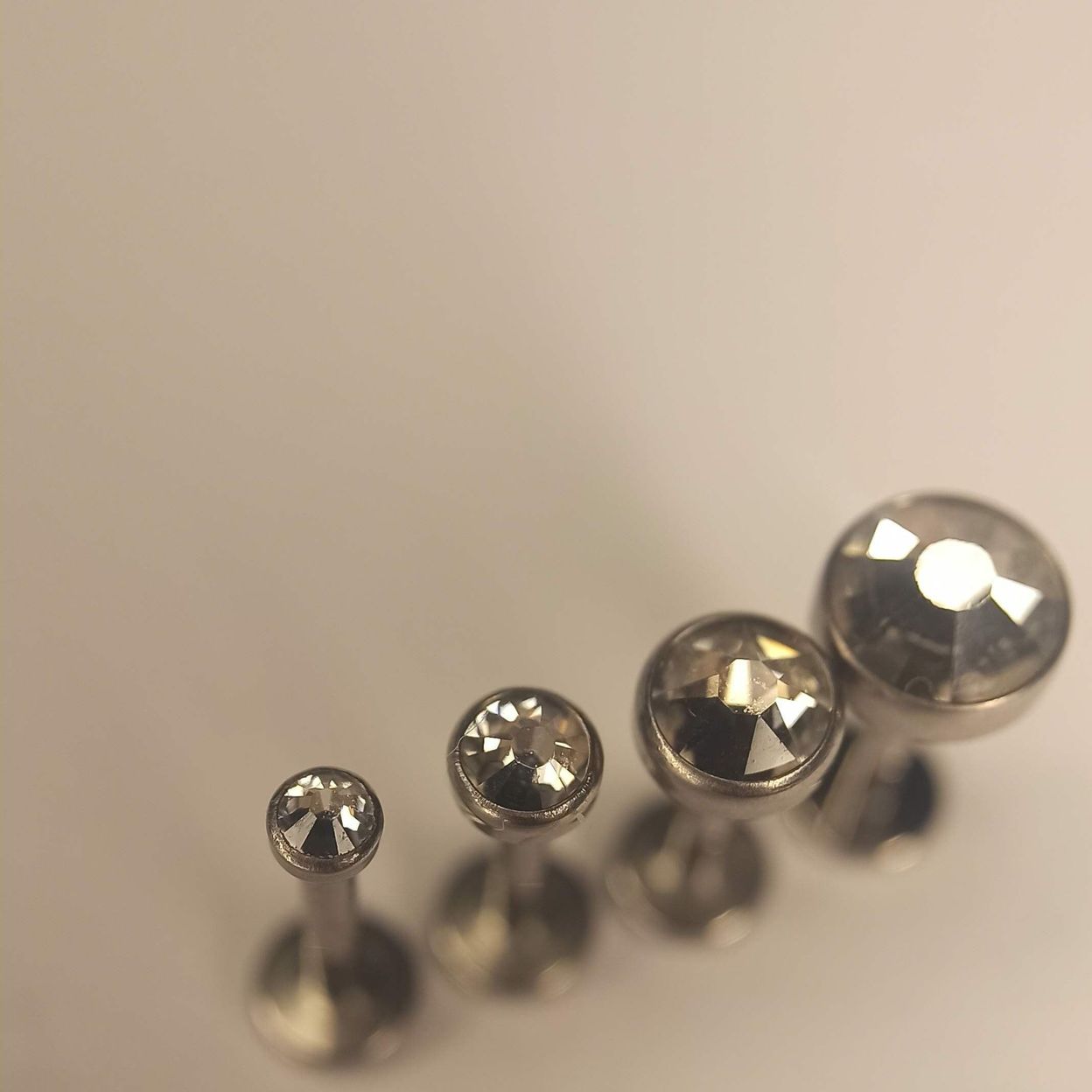 Купить Лабрет база завальцованный