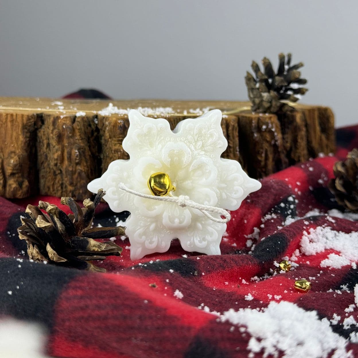 Купить Свеча: "Снежинка остроконечная"