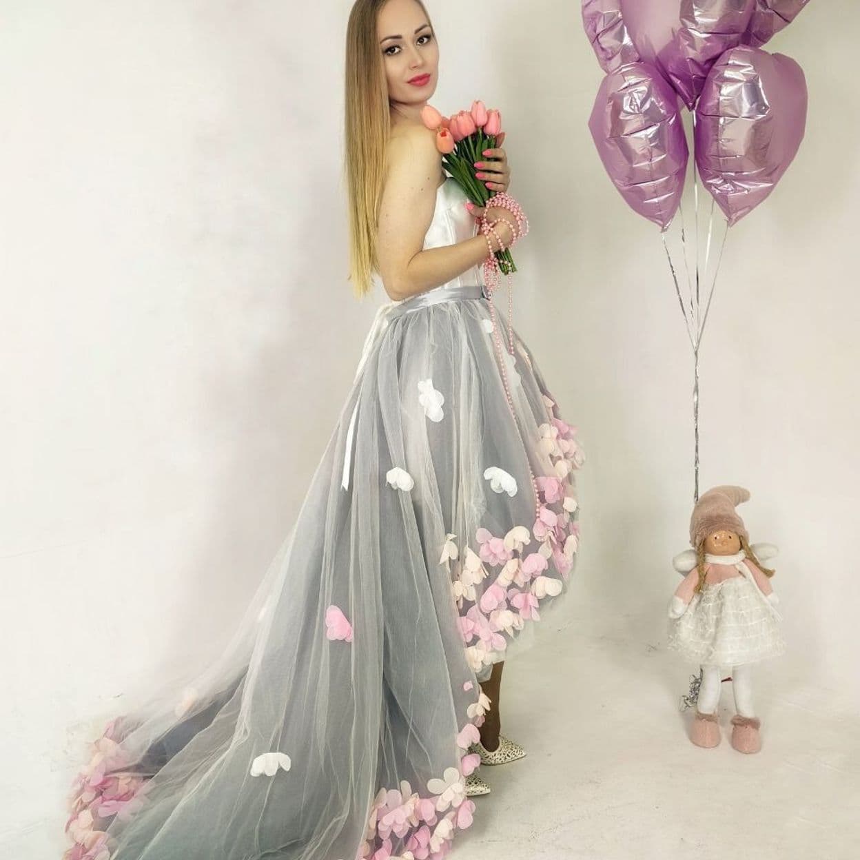 Купить Платье со шлейфом и цветами