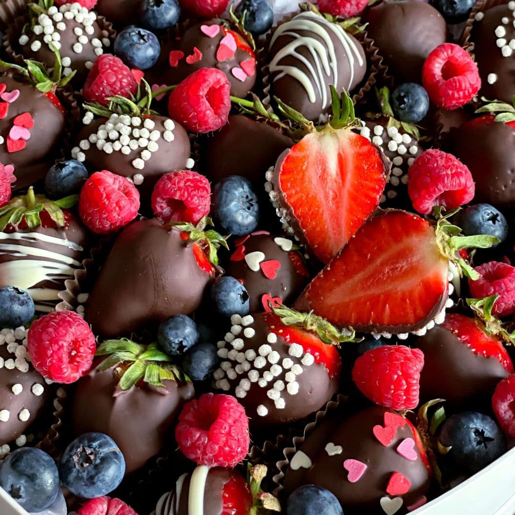 Купить Подарок из клубники и ягод арт. 497