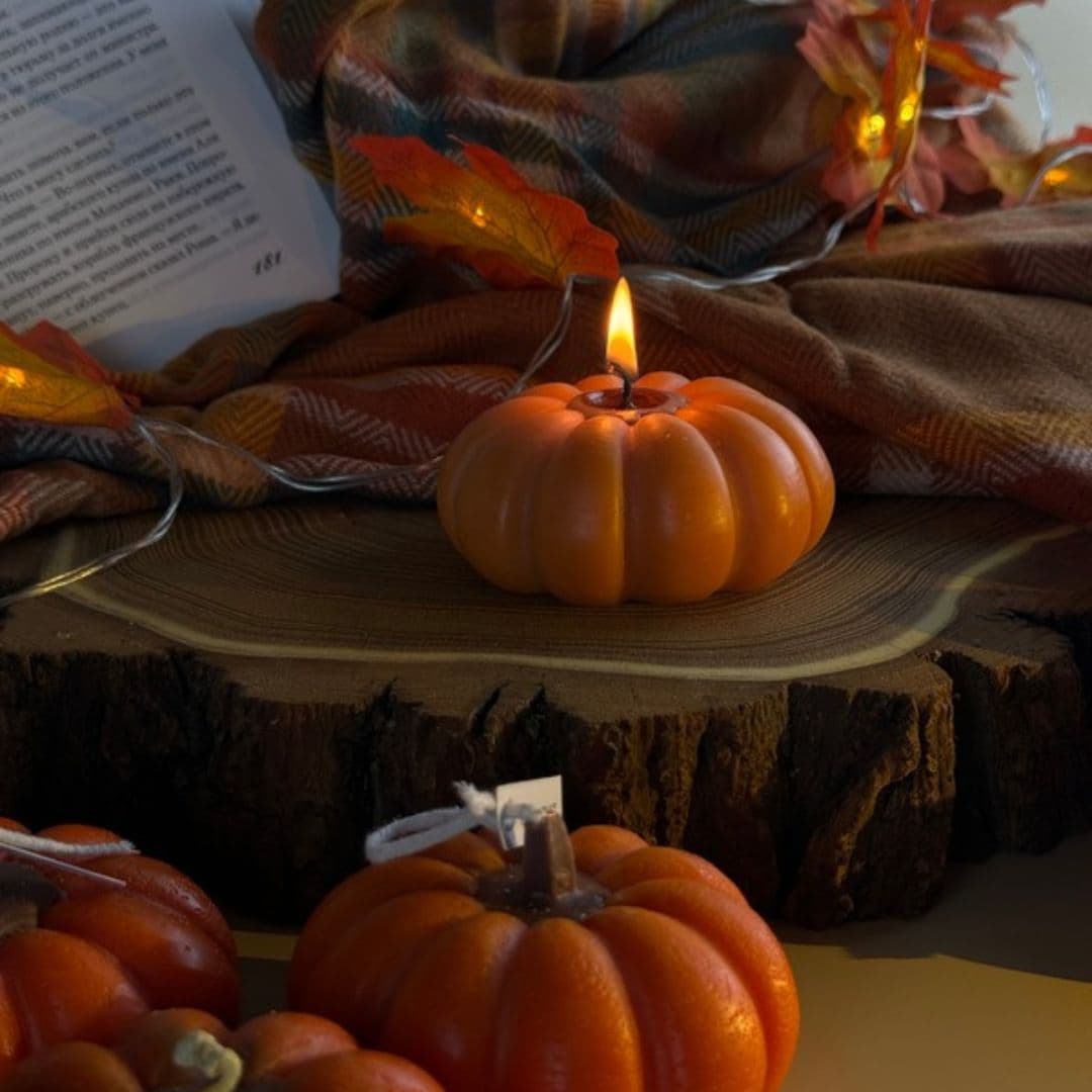 Купить Интерьерная свеча "Тыква" с ароматом печенья. Вид 1