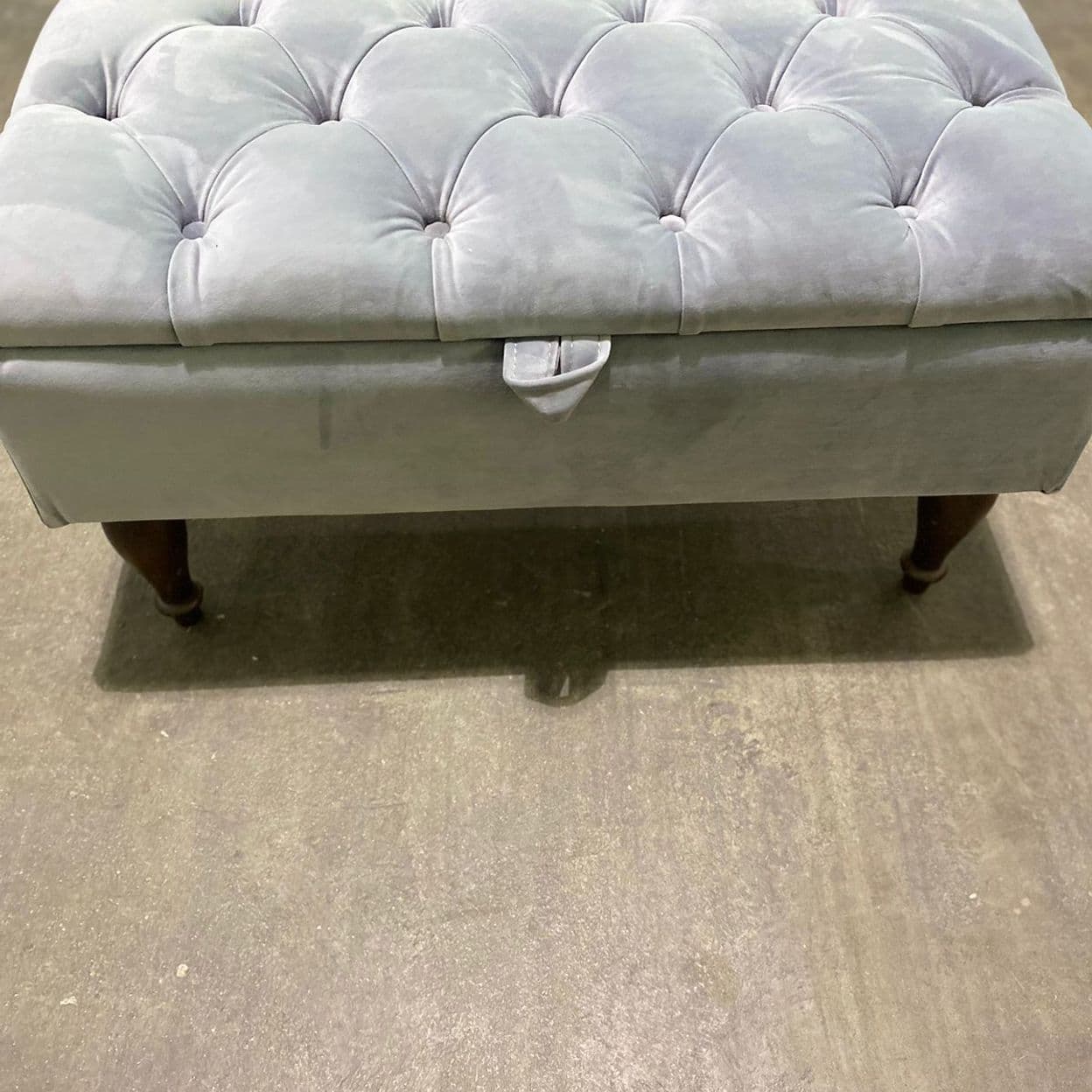 Купить Банкетка на деревянных  ножках