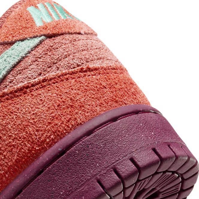 Купить Nike Dunk Sb Low Mystic Red