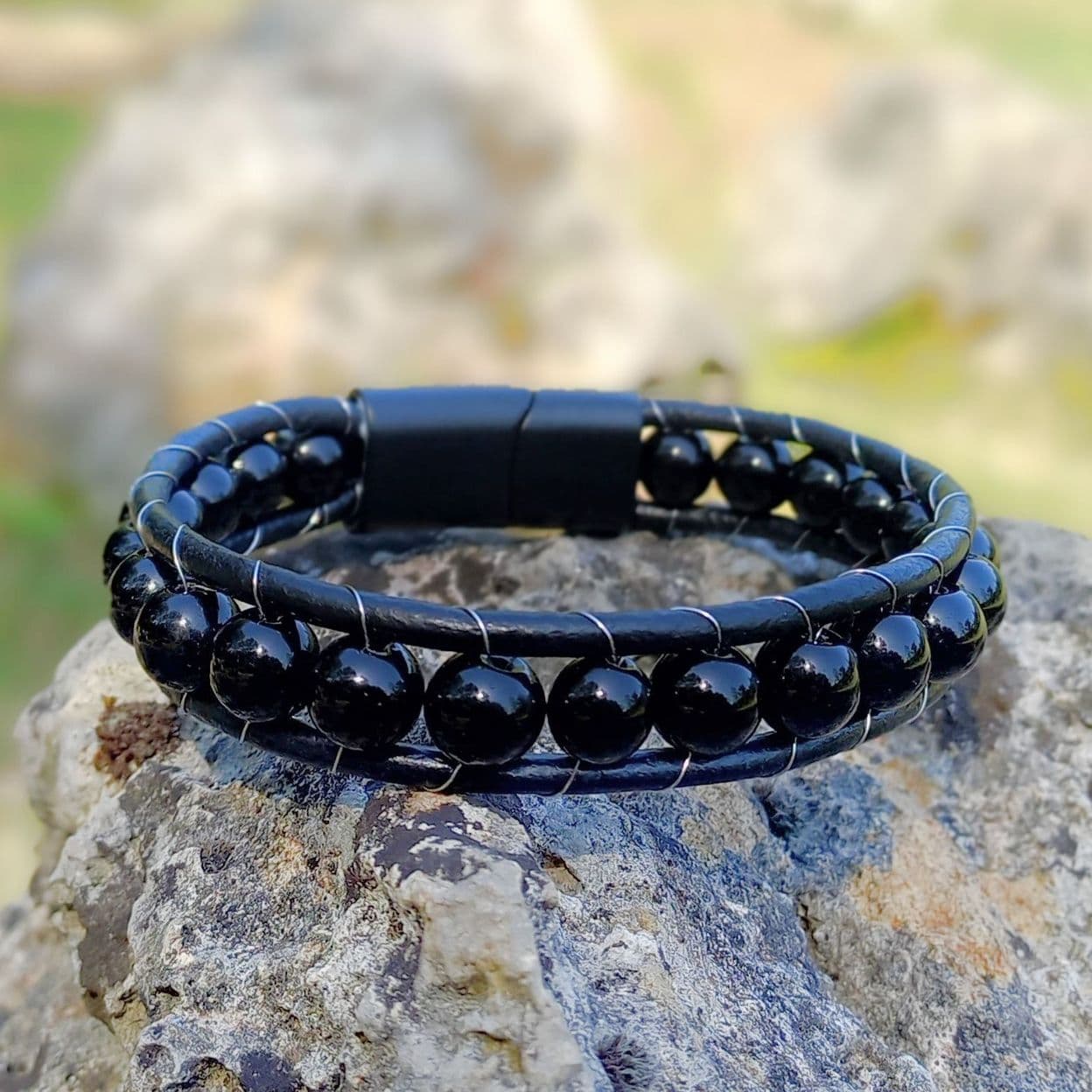 Купить Оникс глянцевый, кожа, сталь. Браслет мужской / женский кожаный из натуральных камней Оникс черный глянцевый (арт. DMBR021)