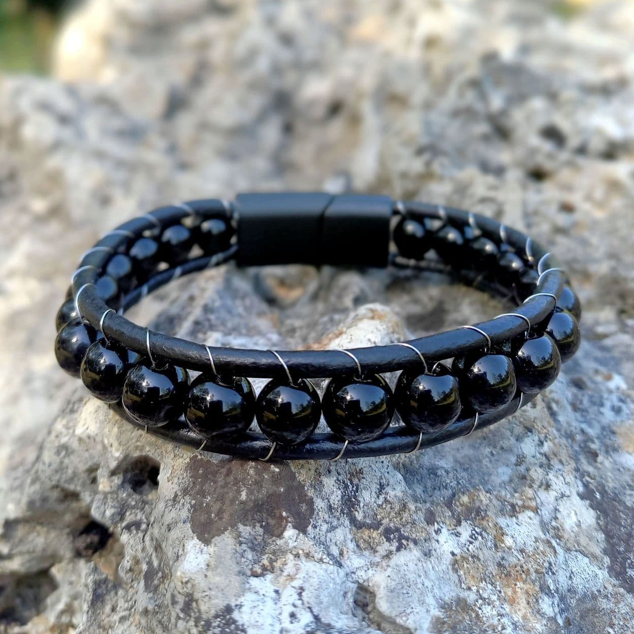 Купить Оникс глянцевый, кожа, сталь. Браслет мужской / женский кожаный из натуральных камней Оникс черный глянцевый (арт. DMBR021)