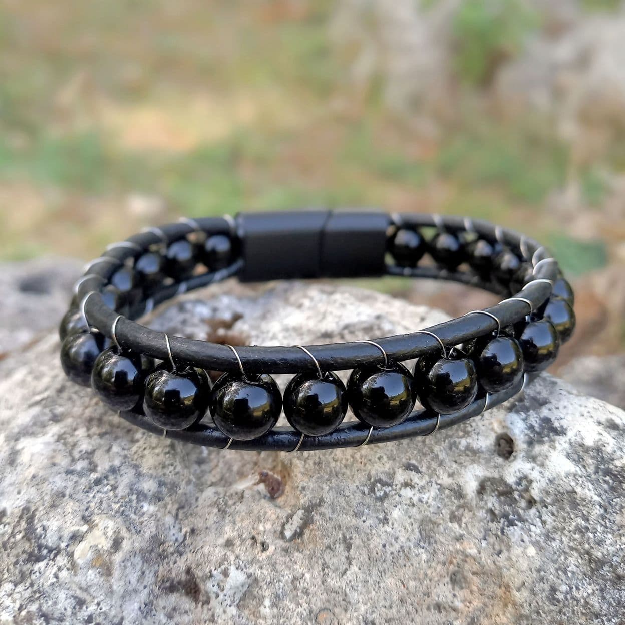 Купить Оникс глянцевый, кожа, сталь. Браслет мужской / женский кожаный из натуральных камней Оникс черный глянцевый (арт. DMBR021)