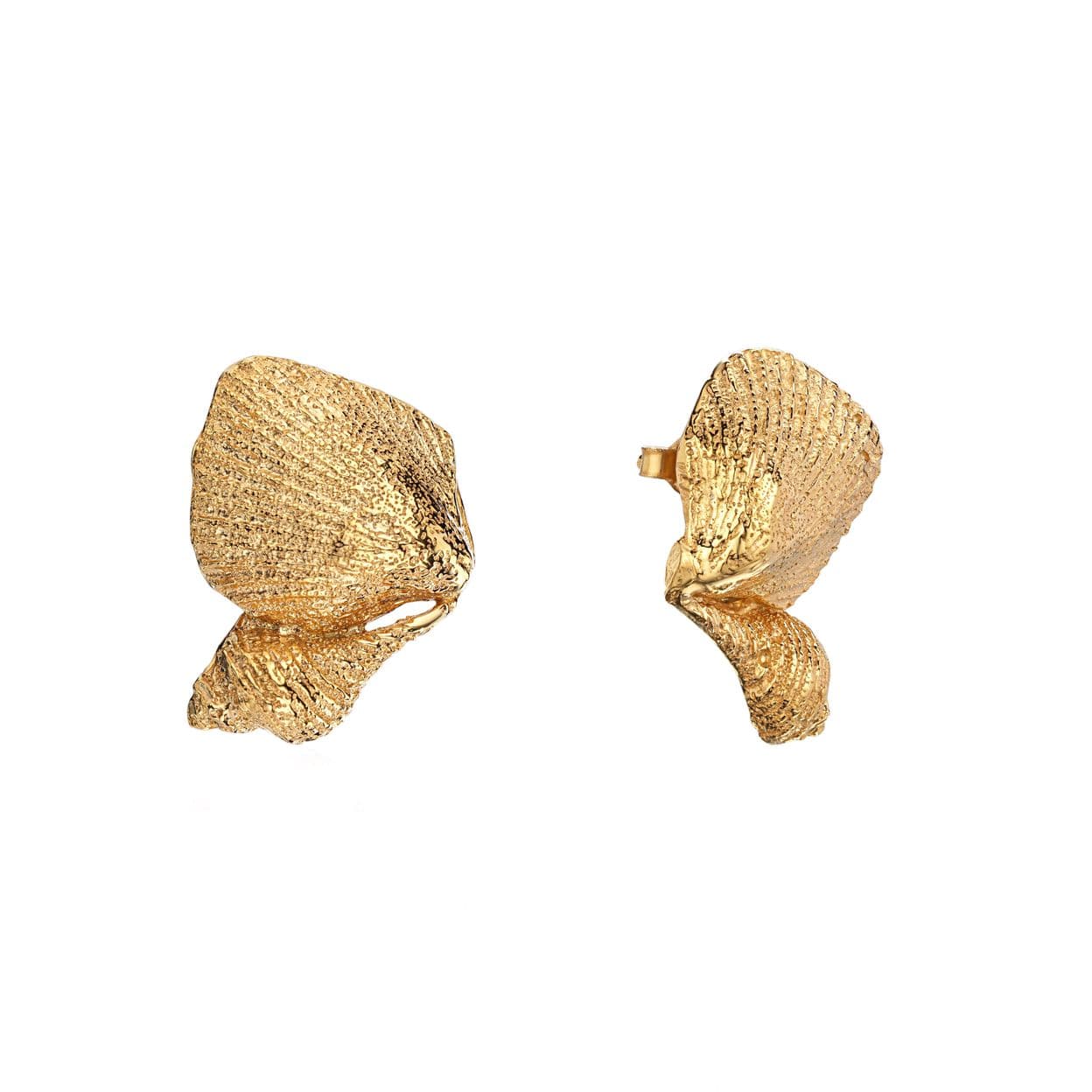 Купить MORE VNUTRI Серьги-пусеты асимметричные ракушки без вставок, позолота