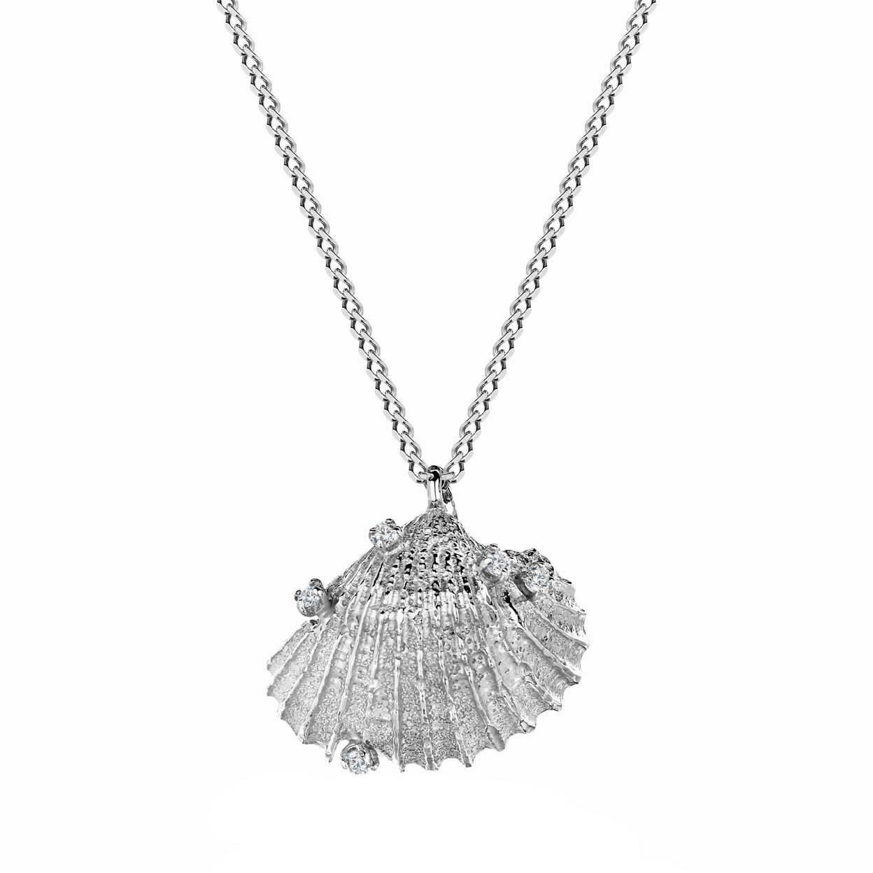 Купить MORE VNUTRI Колье с одной ракушкой со вставками, платинирование