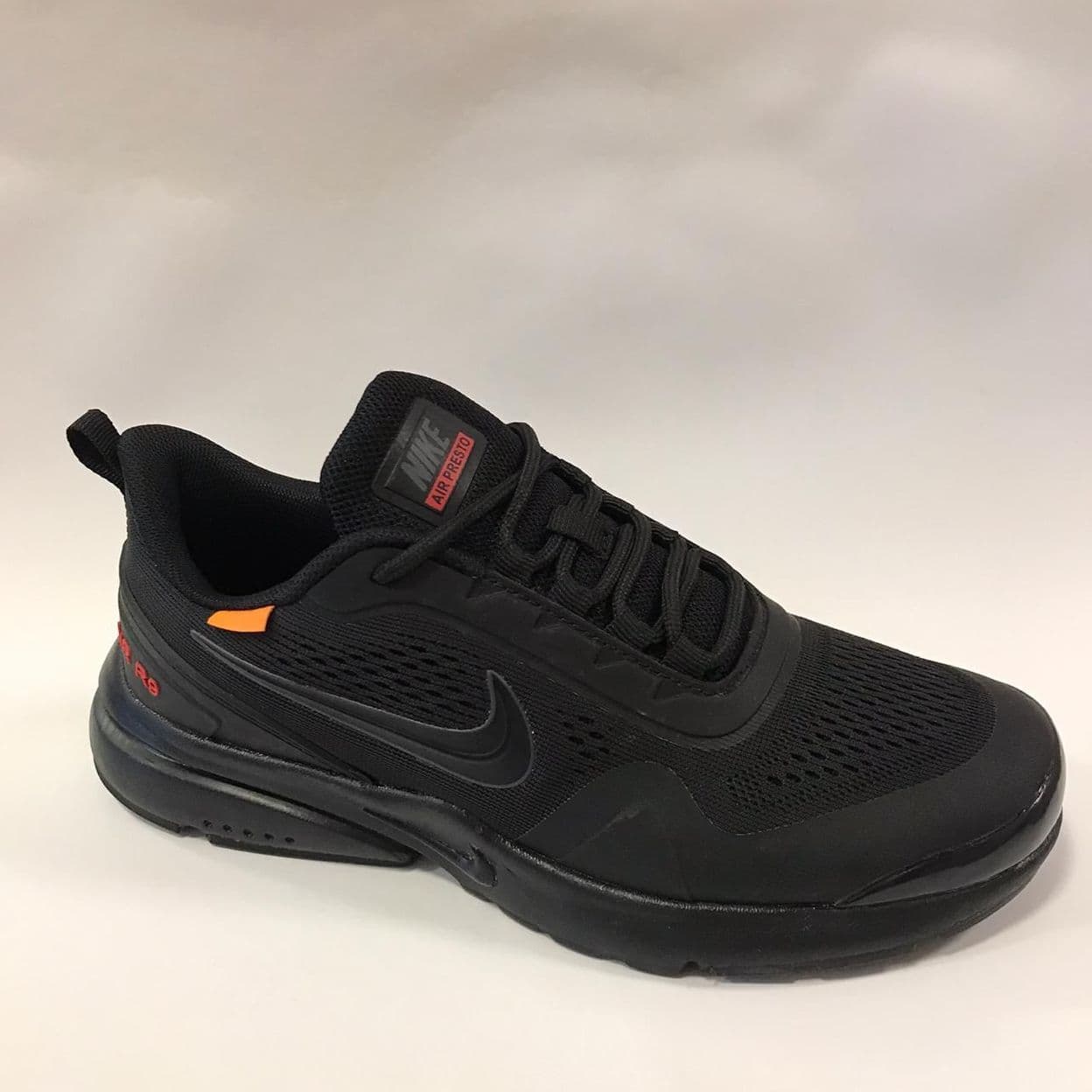 Купить Спортивные кроссовки черные