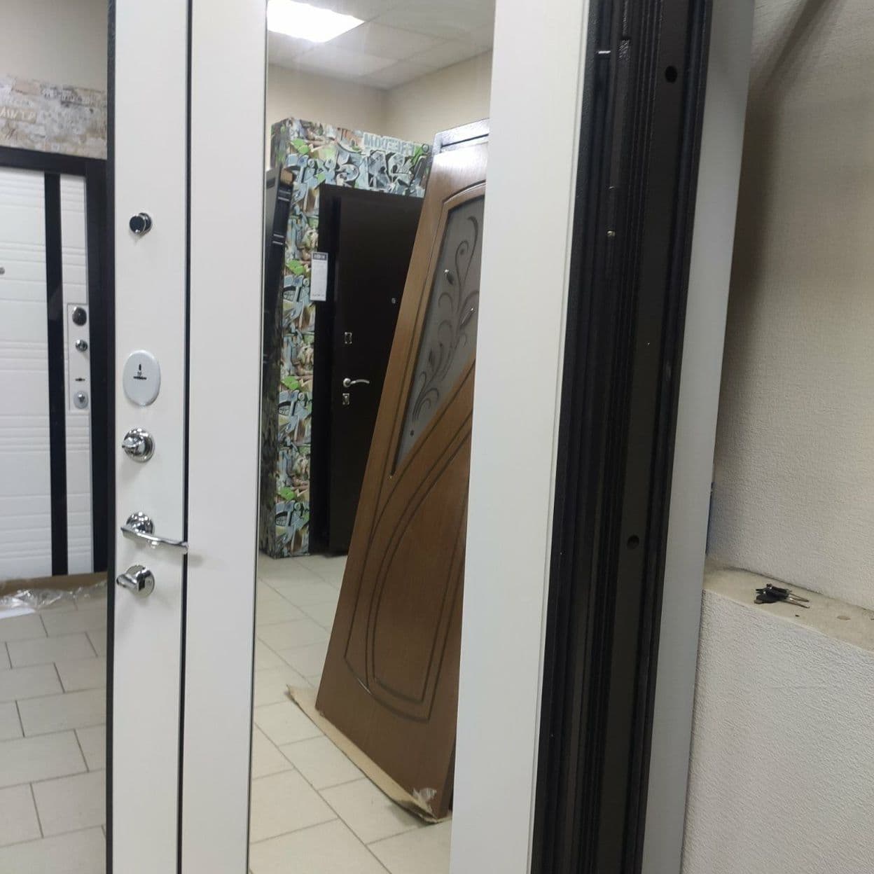 Купить Дверь входная "СТЕЛС белый снег", ЗЕРКАЛО, ЮДМ