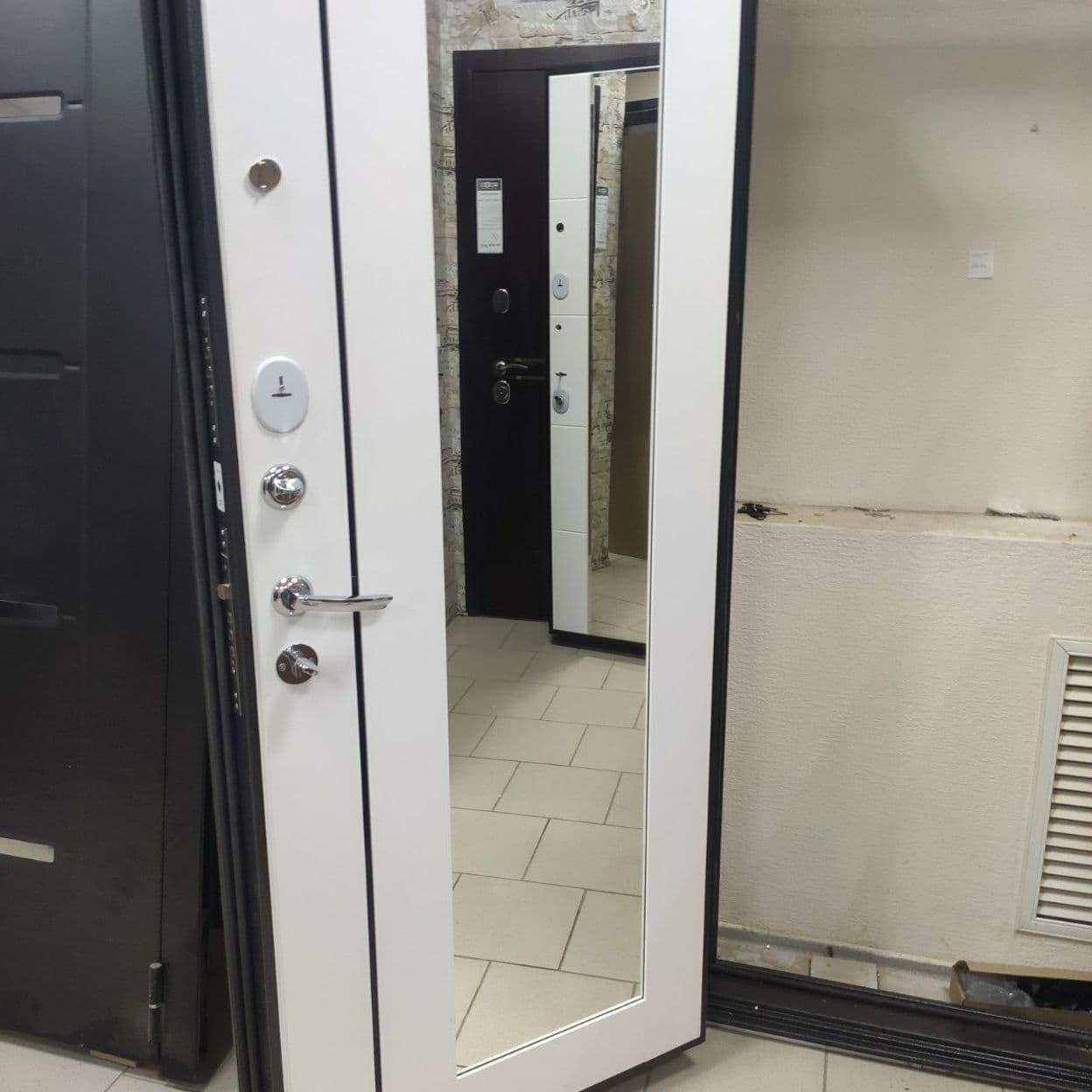 Купить Дверь входная "СТЕЛС белый снег", ЗЕРКАЛО, ЮДМ