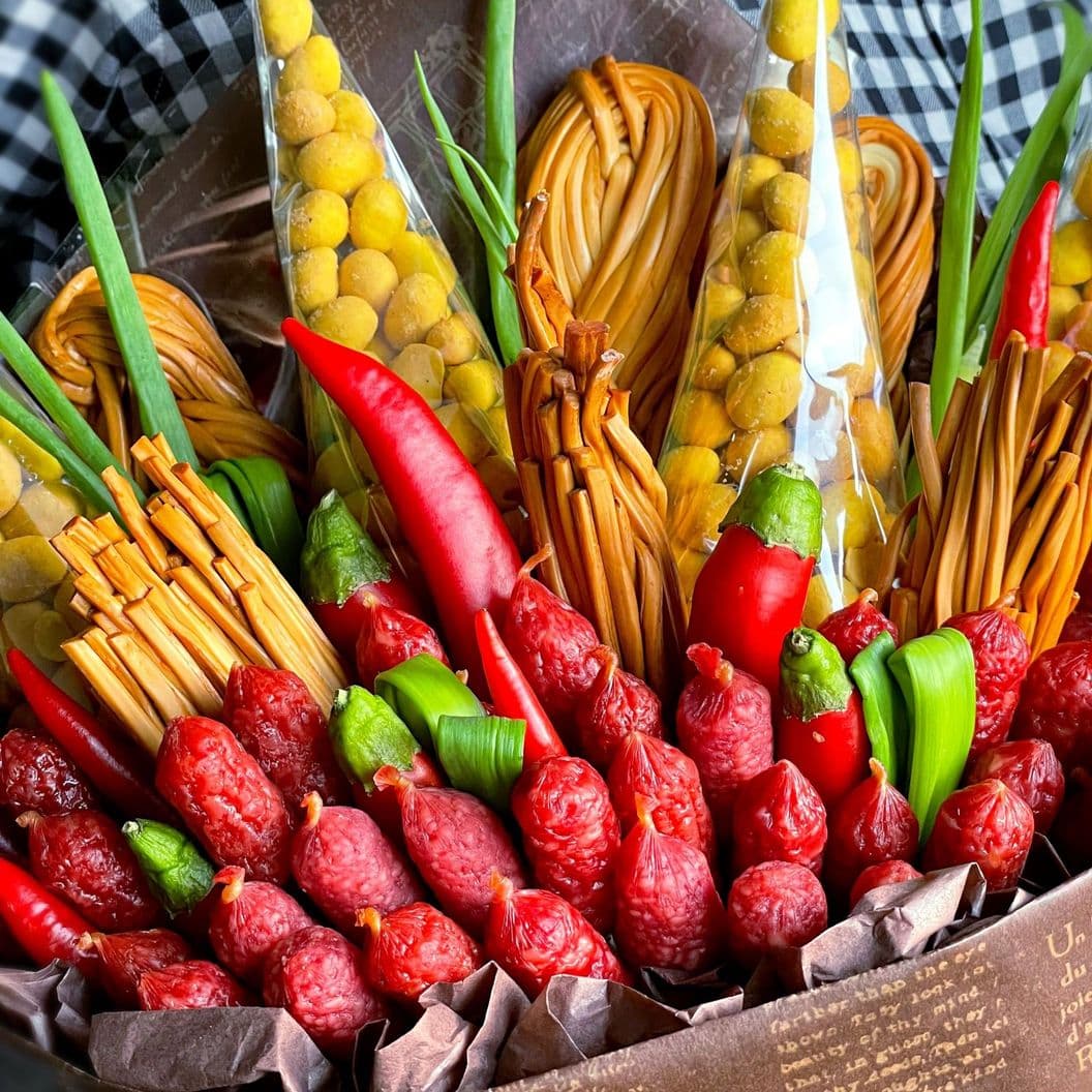 Купить Колбасный букет с орешками арт. 176