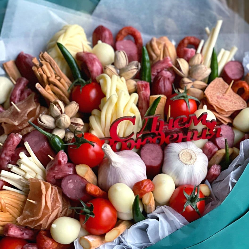 Купить Букет из колбасок и сыров арт. 385