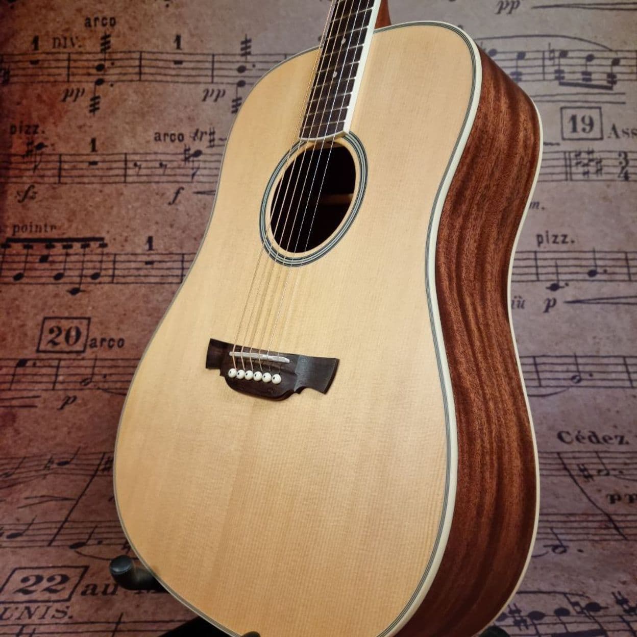 Купить Акустическая гитара из массива Crafter D6 с чехлом