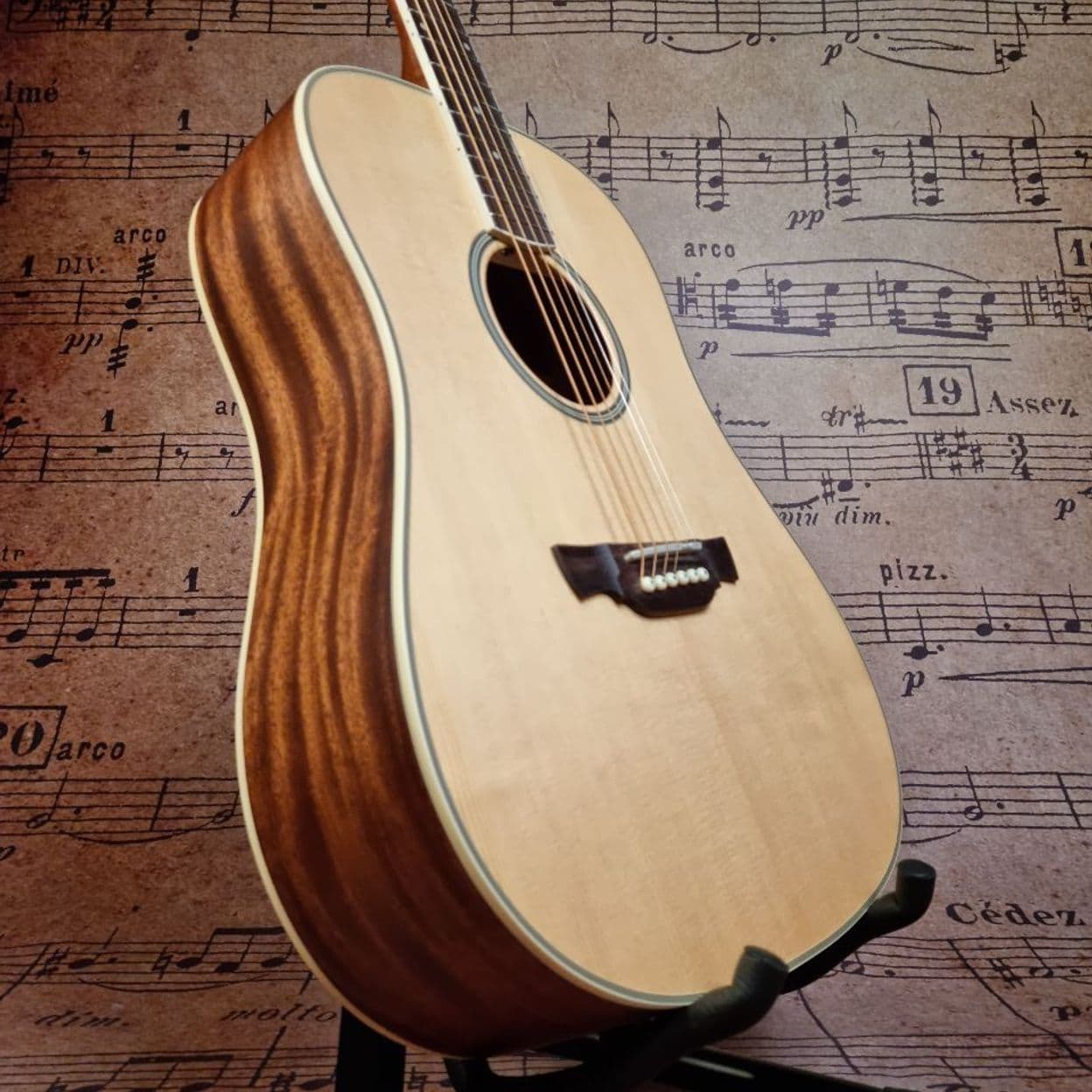 Купить Акустическая гитара из массива Crafter D6 с чехлом