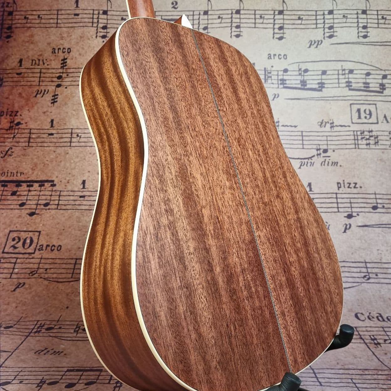 Купить Акустическая гитара из массива Crafter D6 с чехлом