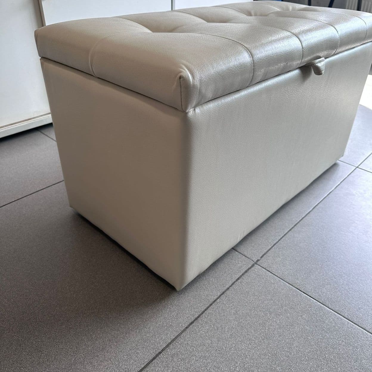 Купить Белая банкетка с ящиком