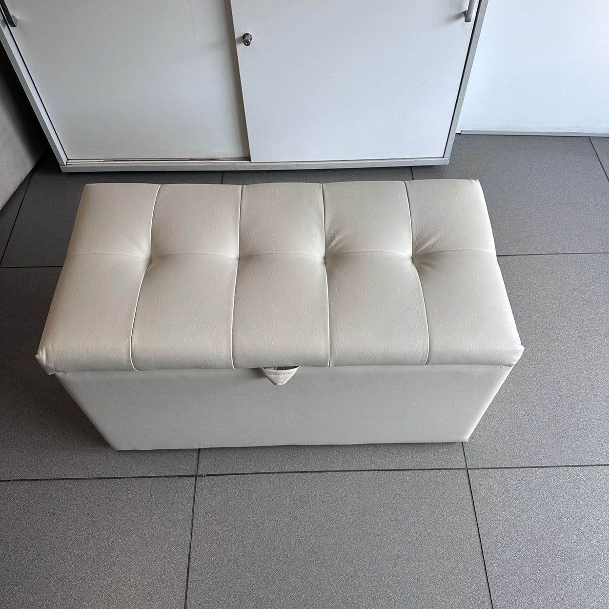 Купить Белая банкетка с ящиком