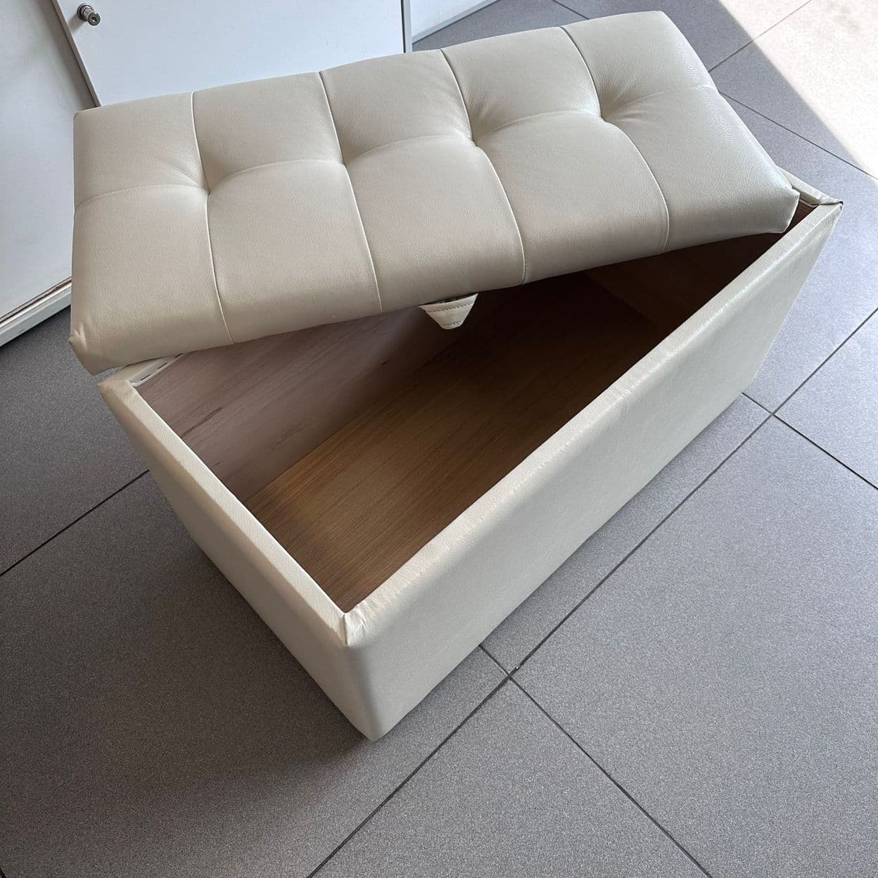 Купить Белая банкетка с ящиком