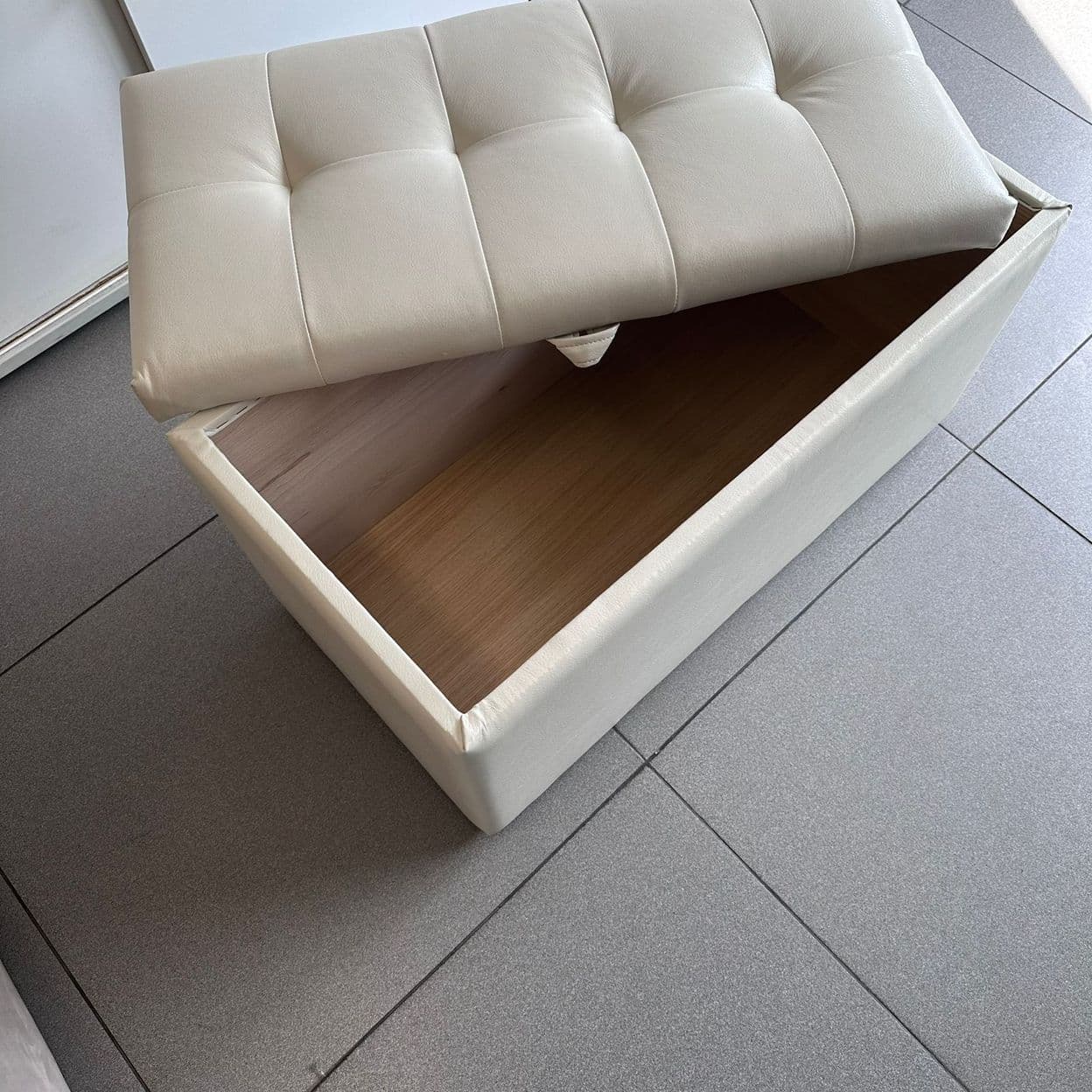 Купить Белая банкетка с ящиком