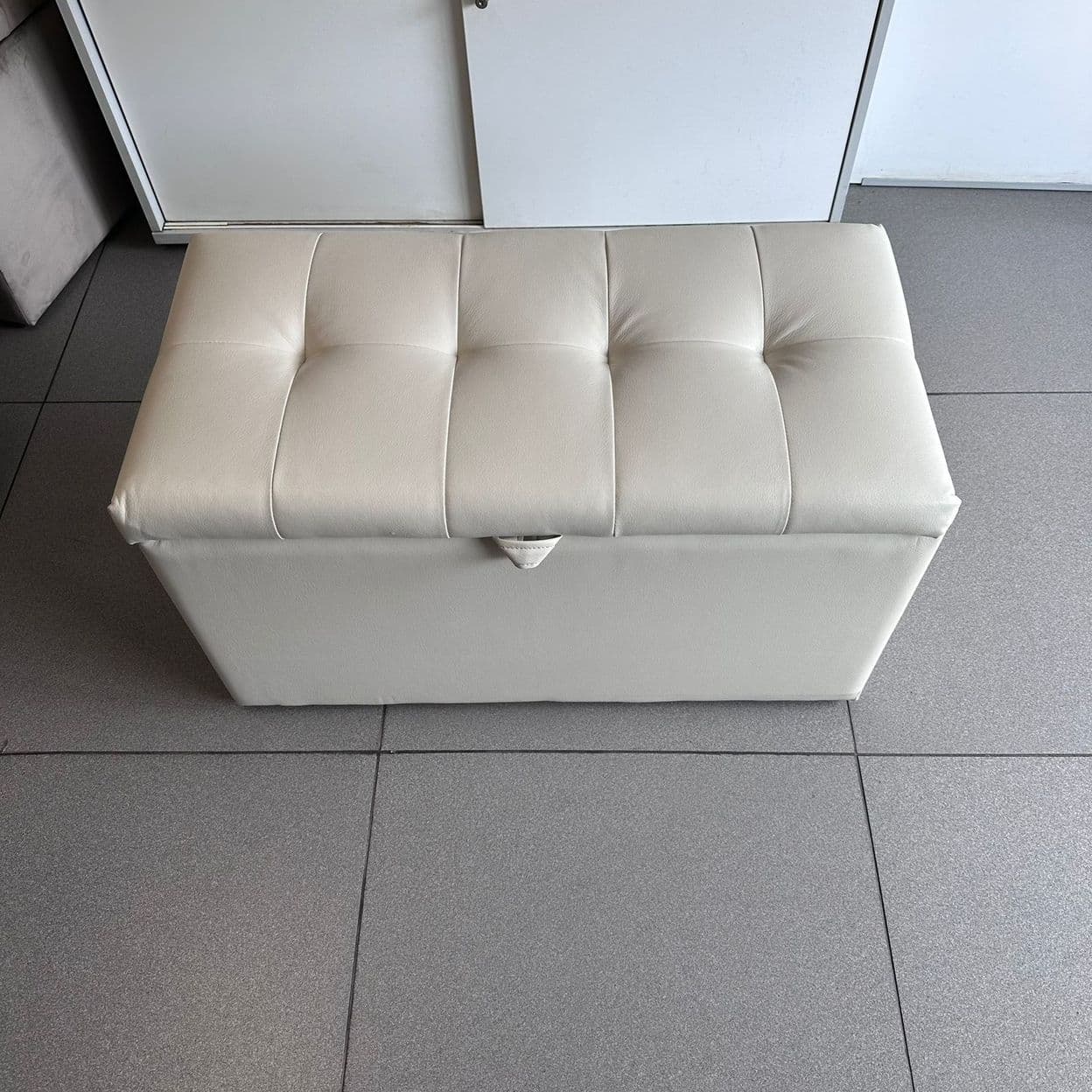 Купить Белая банкетка с ящиком