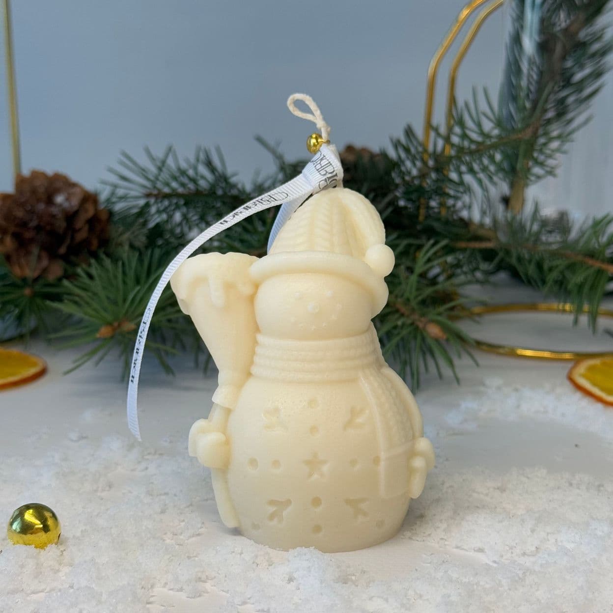 Купить Свеча: "Снеговик с метлой"