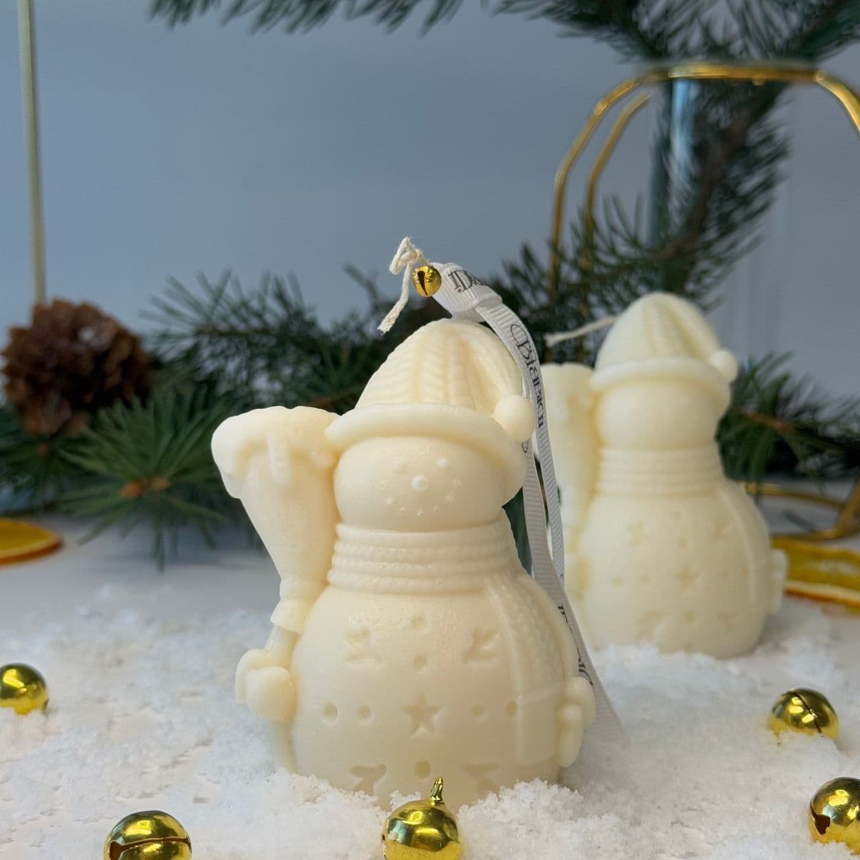 Купить Свеча: "Снеговик с метлой"