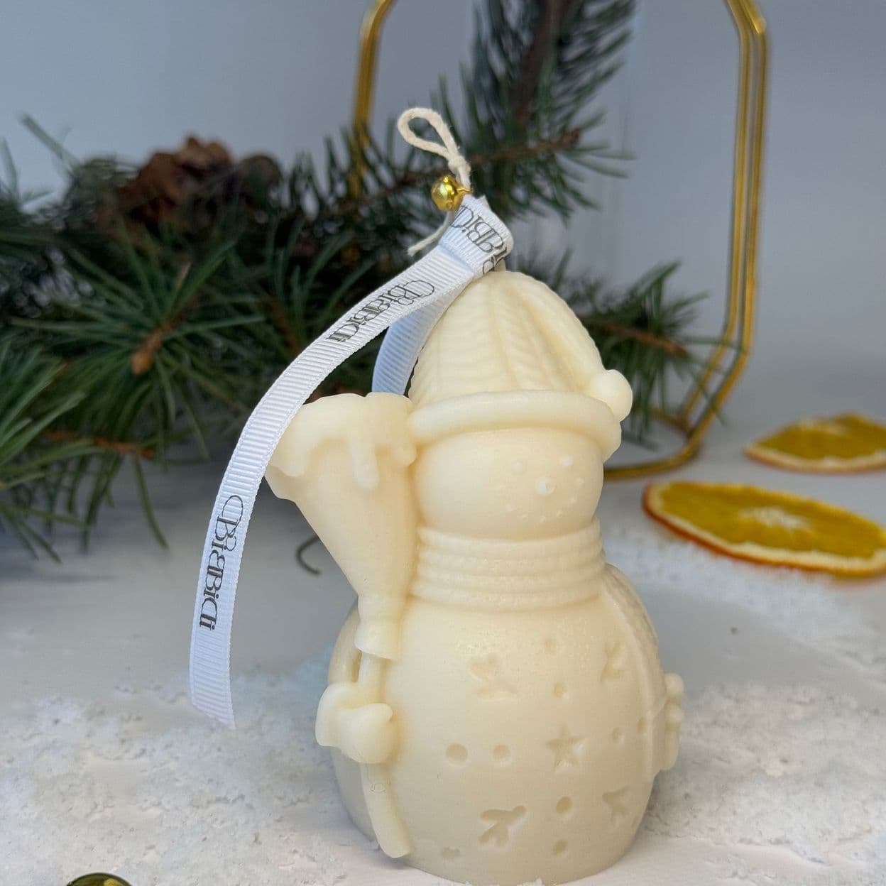 Купить Свеча: "Снеговик с метлой"