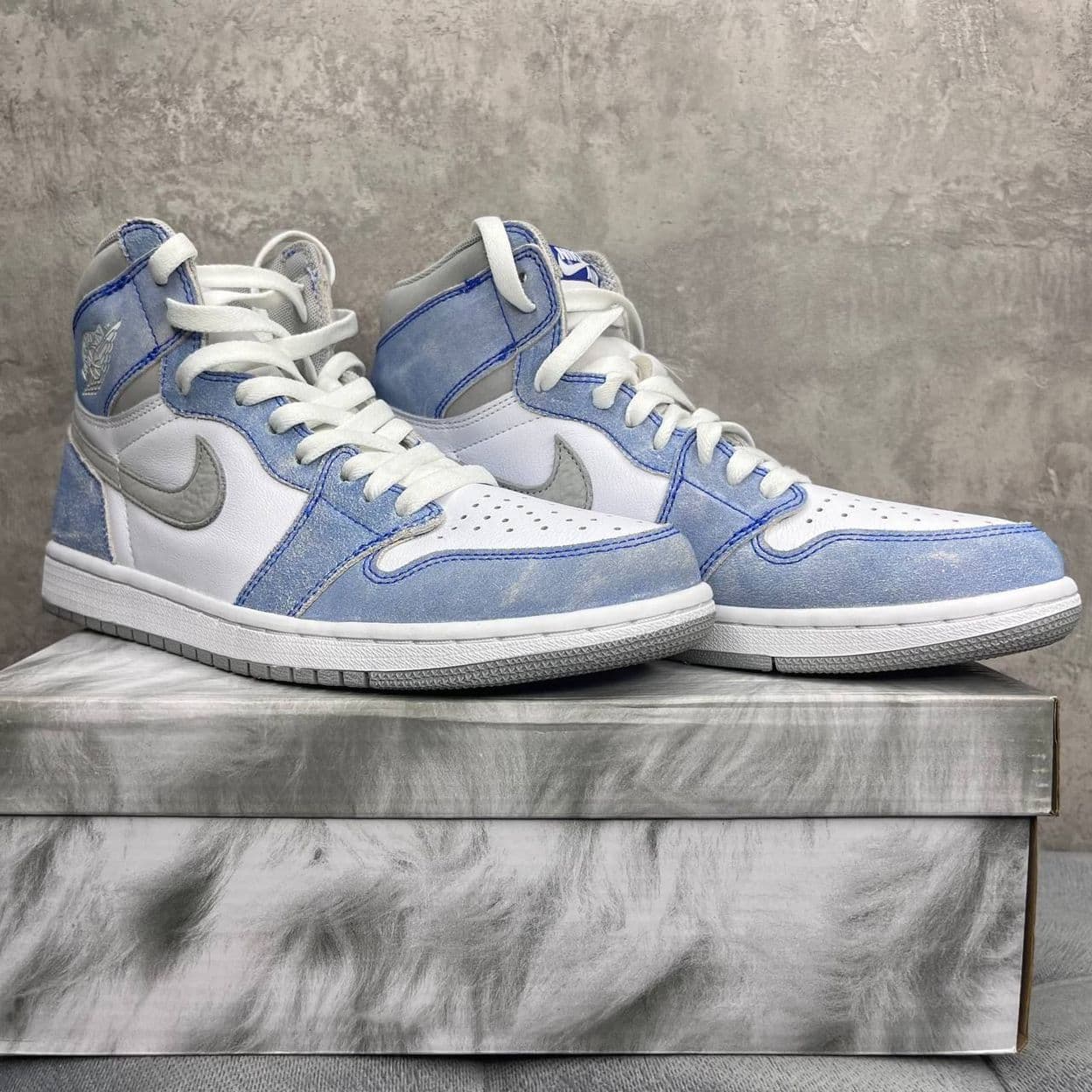 Купить Nike Air Jordan 1 High OG GS "Hyper Royal"