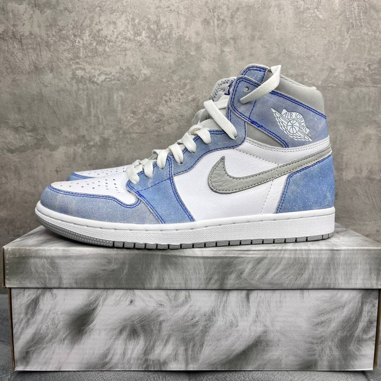 Купить Nike Air Jordan 1 High OG GS "Hyper Royal"