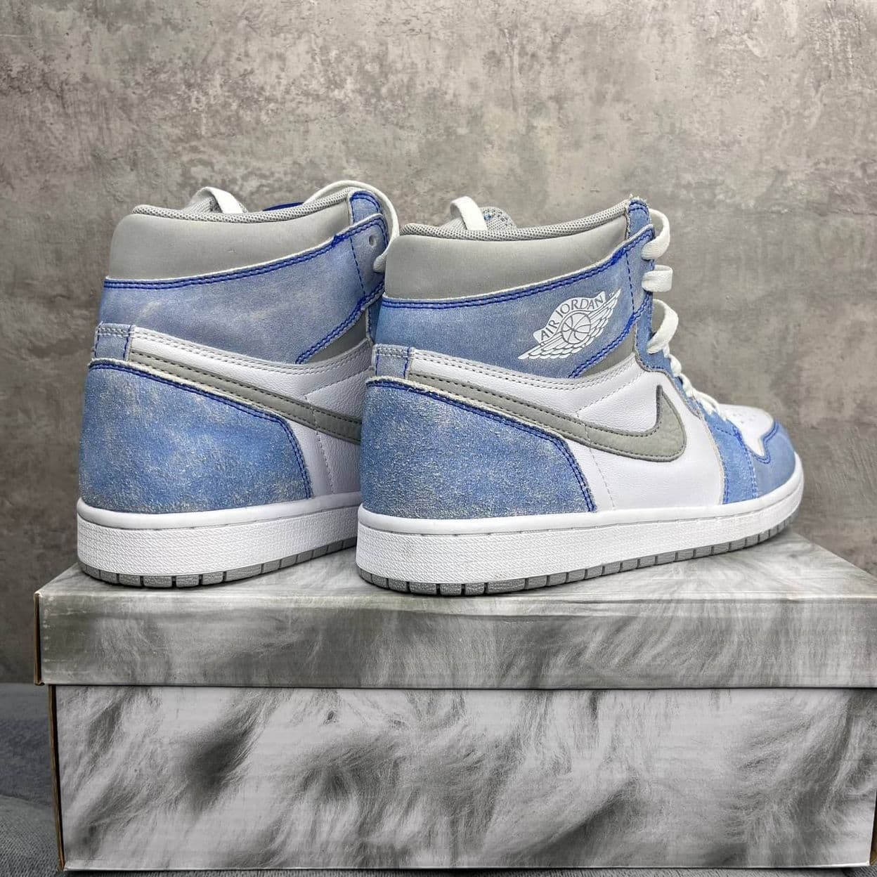 Купить Nike Air Jordan 1 High OG GS "Hyper Royal"