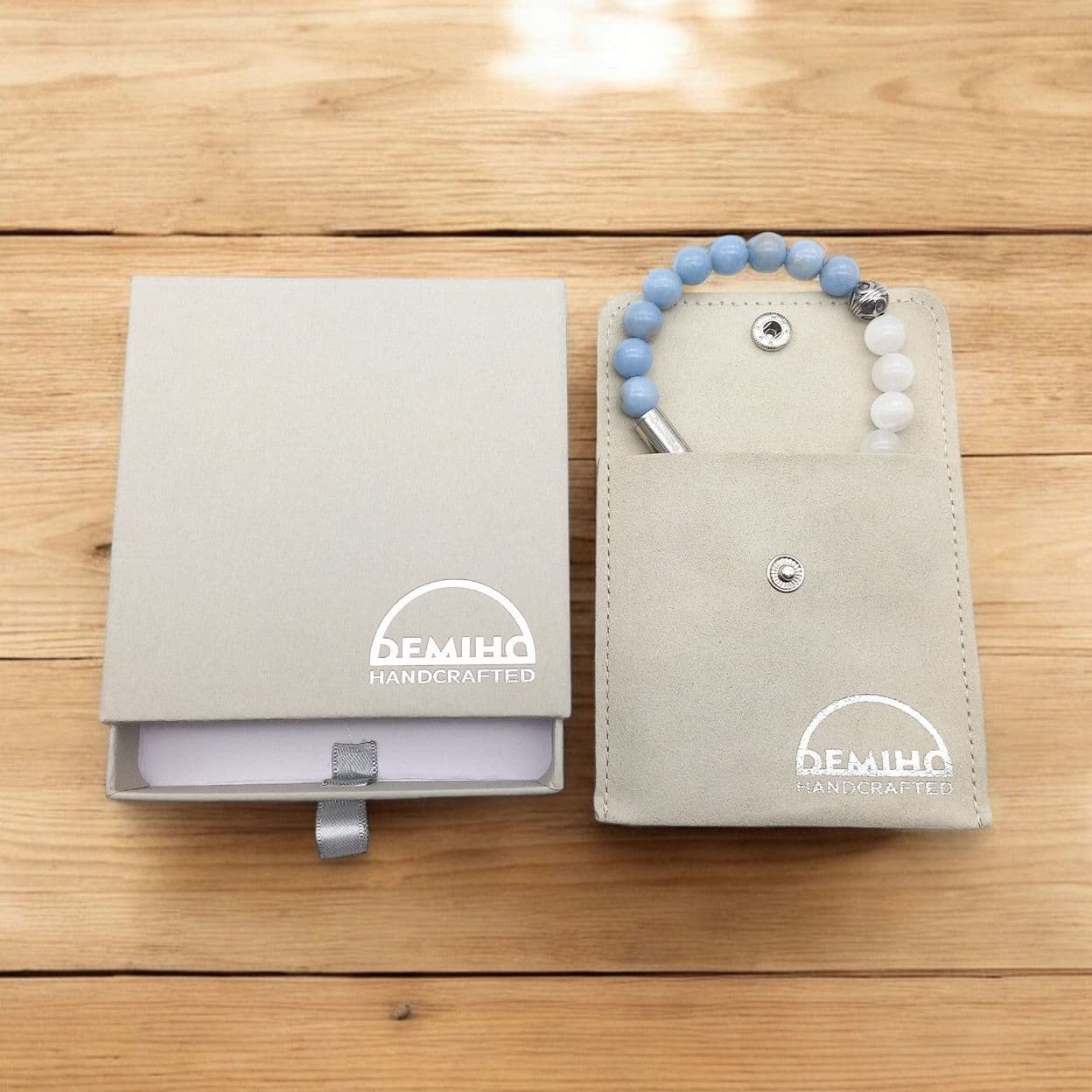 Купить Ангелит и лунный камень 10 мм. Браслет женский / мужской из натуральных камней, магнитный замок, сталь (арт. ODB008)