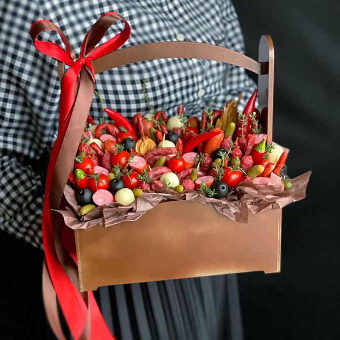 Колбасный букет с орешками