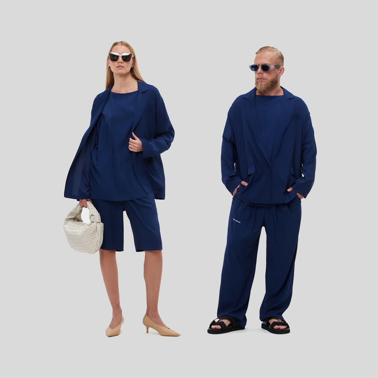 Купить Уникальный комплект Silk Touch, который состоит из пиджака oversize, футболки, штанов, шорт, маски для сна и платка.
