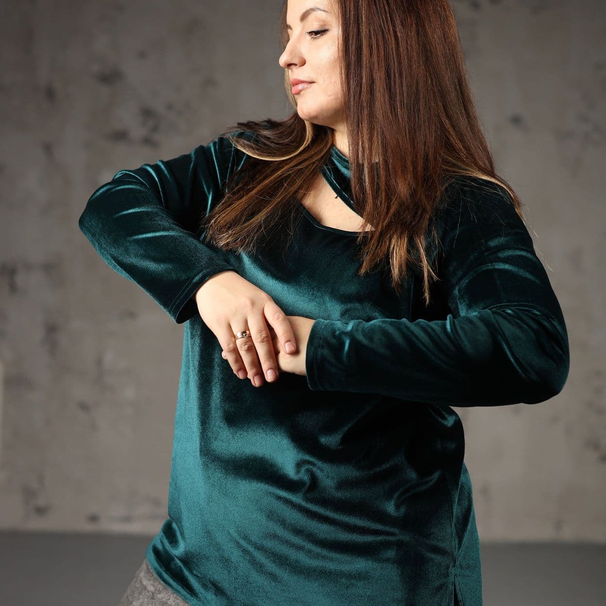 Купить Лонгслив из бархата зеленый