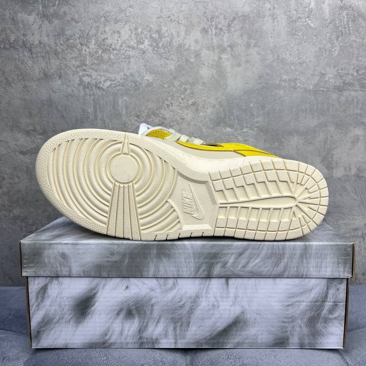 Купить Nike Dunk Low LX WMNS "Banana"